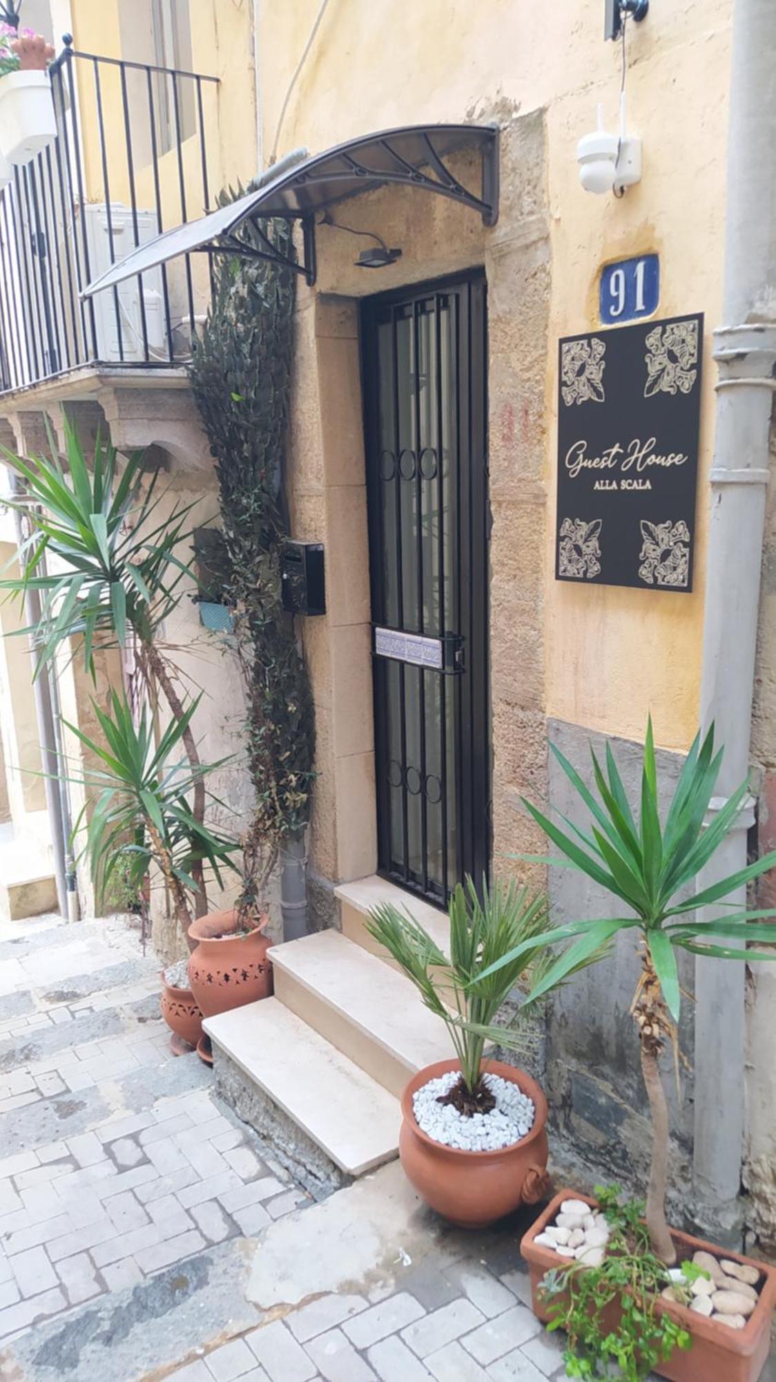 Guest House Alla Scala Caltagirone Exterior foto